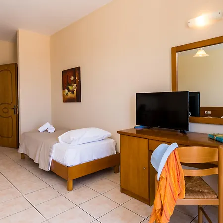 Lägenhetshotell Asterias Village 4*