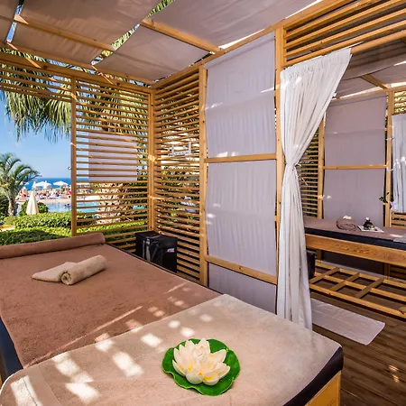 Asterias Village Apartahotel 4*